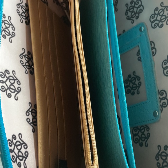 COPY - Jessica Simpson Clutch - Picture 2 of 6